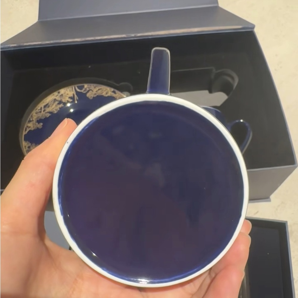 GUERLAIN Gift Porcelain Cups with Saucer Set - Picture 6 of 11